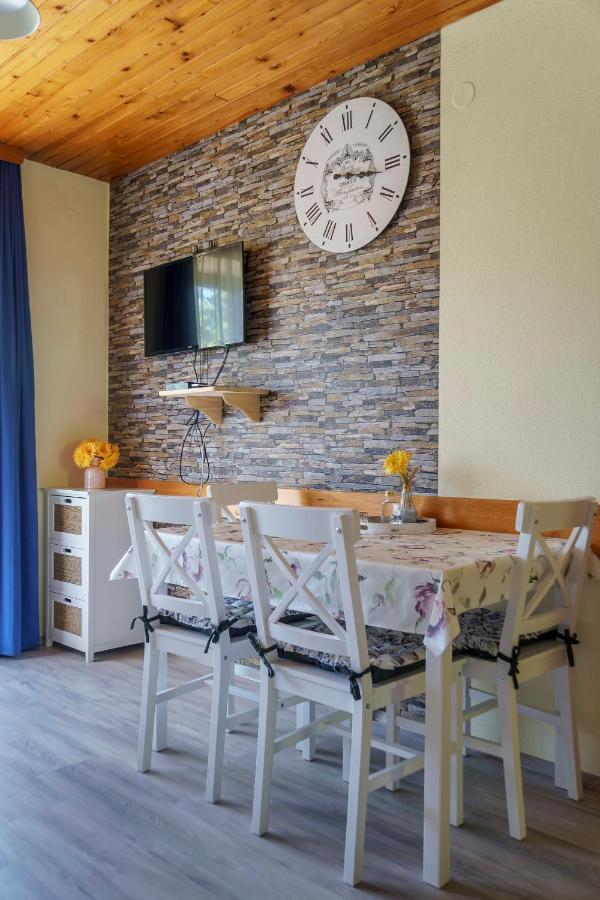 Apartments Zakrasnik Шкоф'я-Лока Екстер'єр фото
