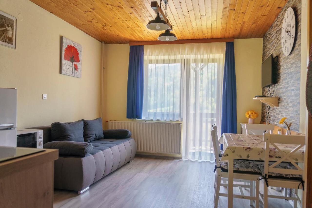 Apartments Zakrasnik Шкоф'я-Лока Екстер'єр фото