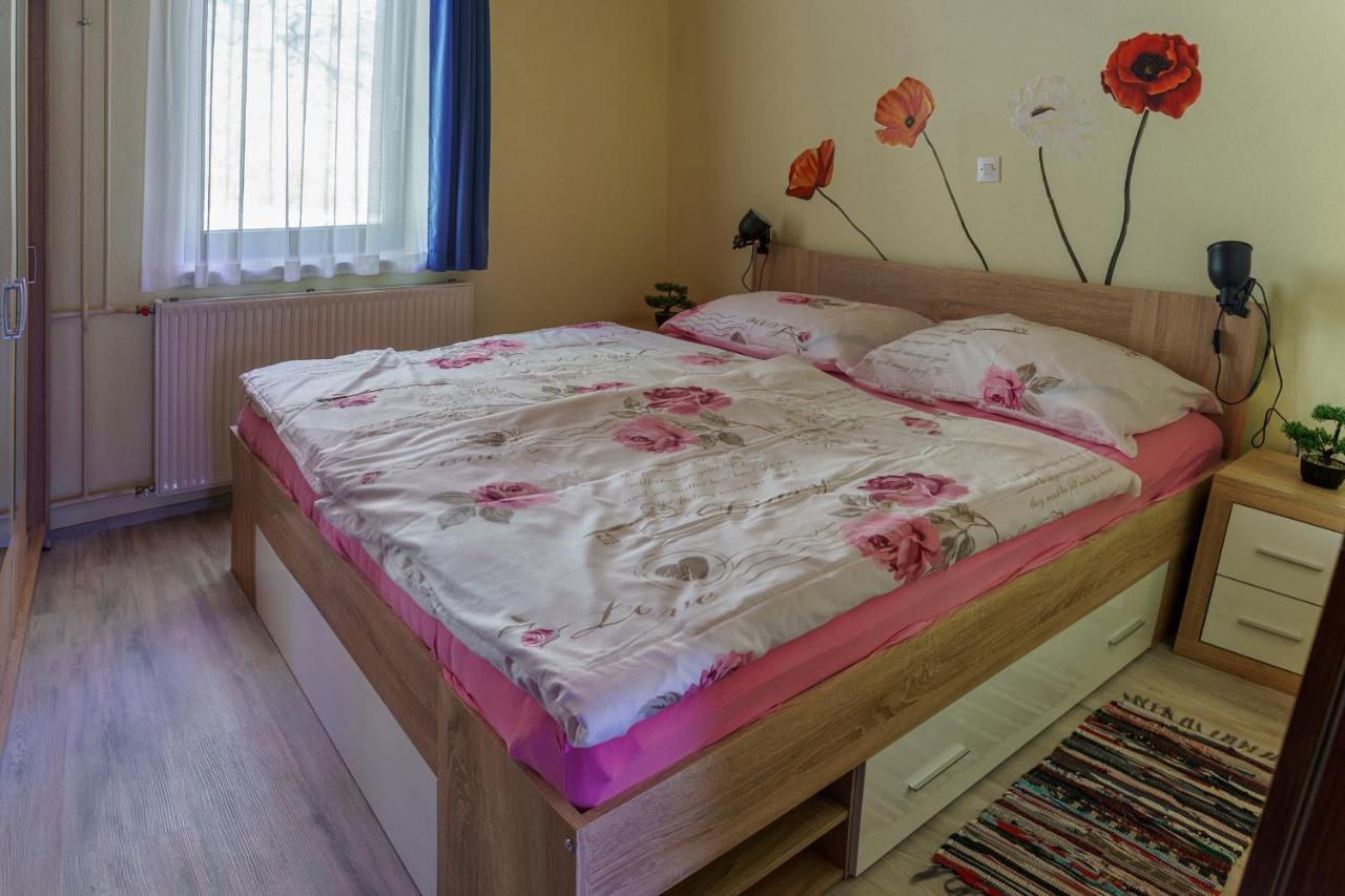 Apartments Zakrasnik Шкоф'я-Лока Екстер'єр фото