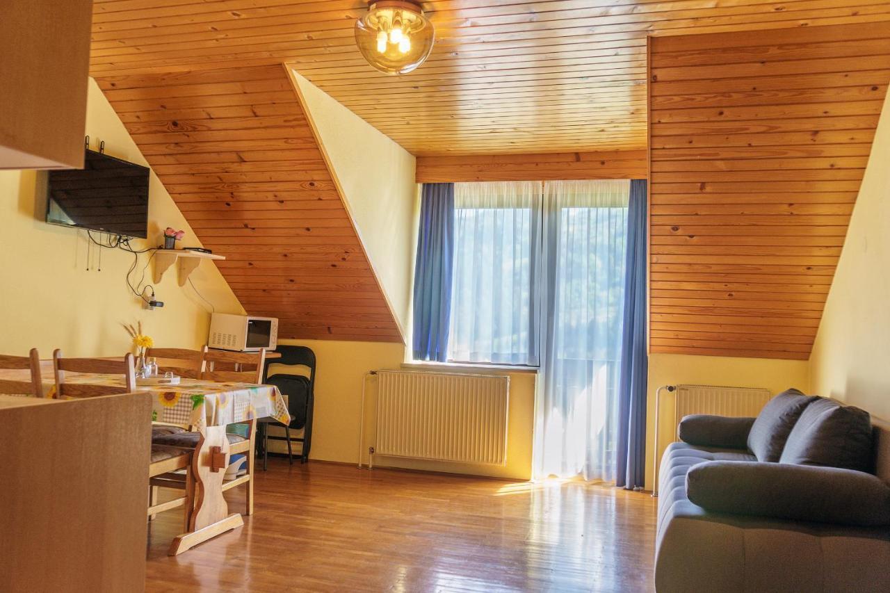 Apartments Zakrasnik Шкоф'я-Лока Екстер'єр фото