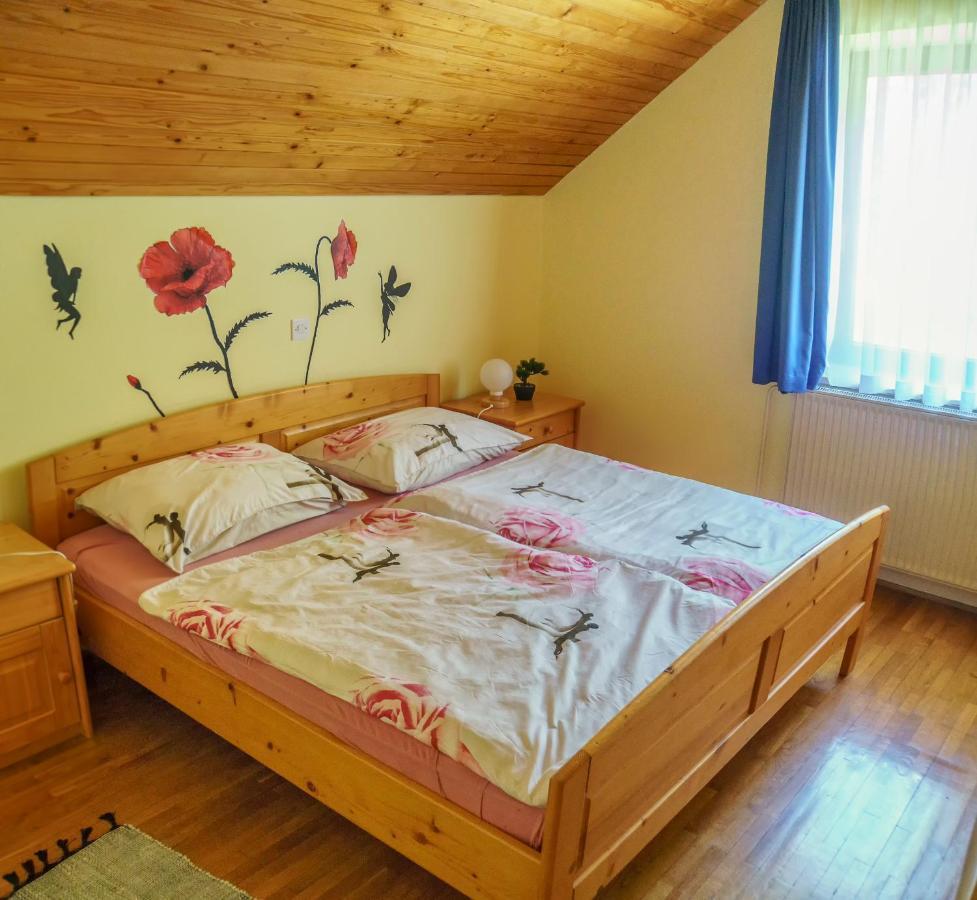 Apartments Zakrasnik Шкоф'я-Лока Екстер'єр фото