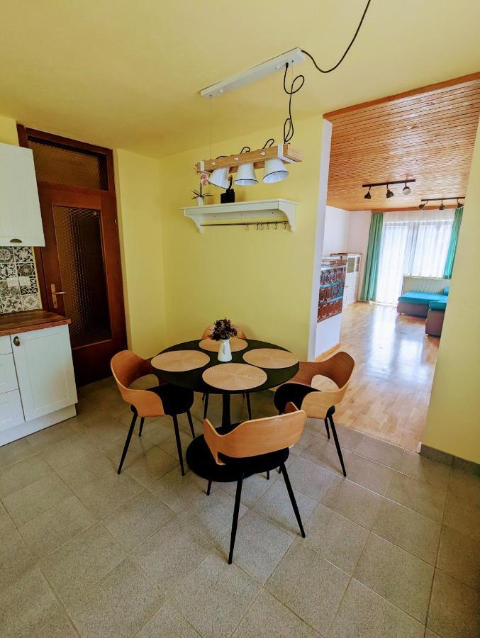 Apartments Zakrasnik Шкоф'я-Лока Екстер'єр фото
