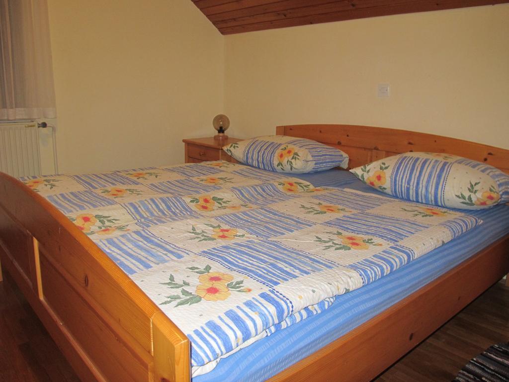 Apartments Zakrasnik Шкоф'я-Лока Номер фото
