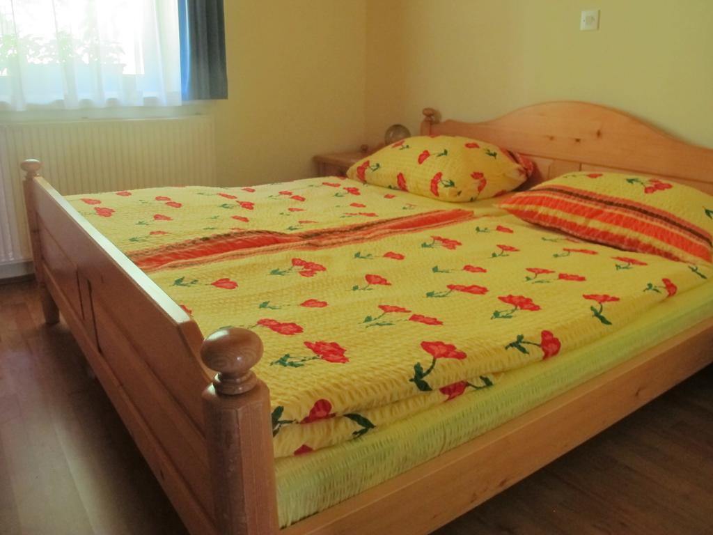 Apartments Zakrasnik Шкоф'я-Лока Номер фото