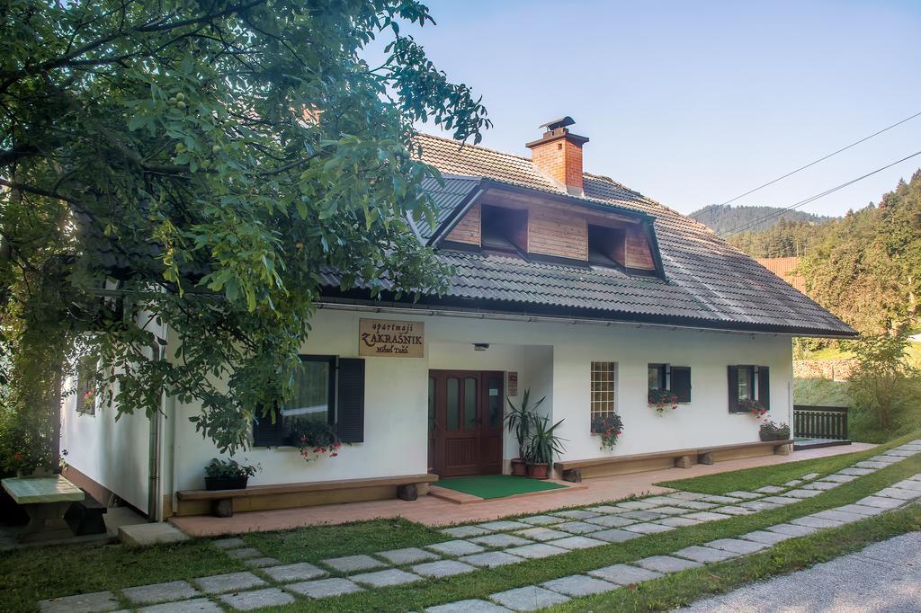 Apartments Zakrasnik Шкоф'я-Лока Екстер'єр фото