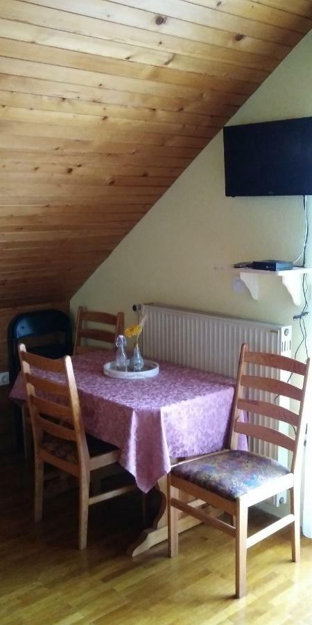 Apartments Zakrasnik Шкоф'я-Лока Екстер'єр фото